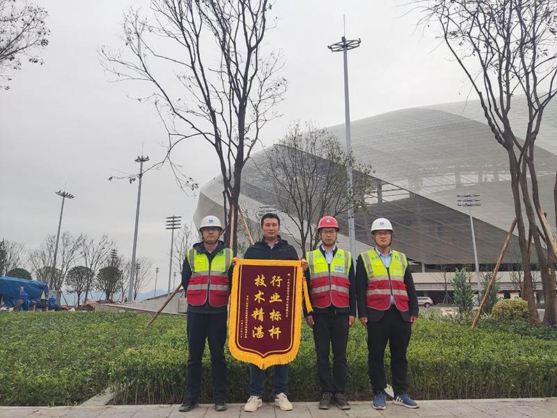 祝賀“我司重慶龍興足球場屋面及立面ETFE膜結(jié)構(gòu)工程榮獲定制錦旗和表揚(yáng)信”