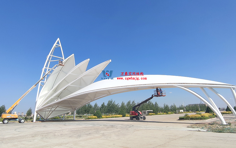 陜西定邊馬蓮灘沙漠公園鋼膜結(jié)構(gòu)工程“奮力快跑”，工程“進度條”刷新了!