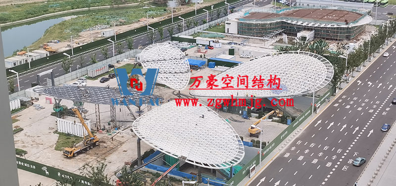 滬通鐵路張家港站前廣場蝴蝶造型空間鋼結(jié)構(gòu)